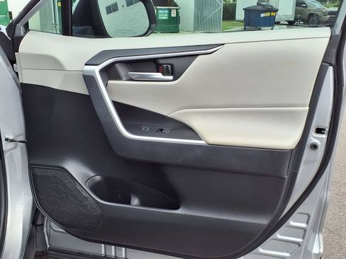 Used 2023 Toyota RAV4 XLE Premium FWD image 11