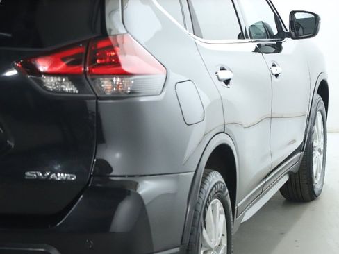 Used 2019 Nissan Rogue SV image 43