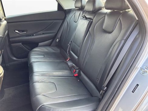 Used 2022 Hyundai Elantra Limited image 13