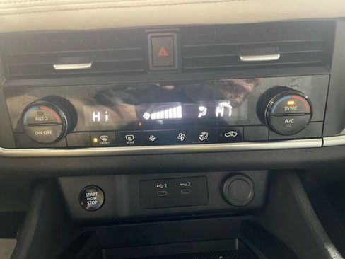 Used 2024 Nissan Rogue SV FWD image 18