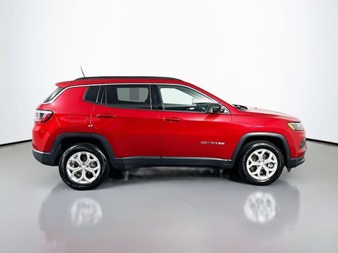 Used 2024 Jeep Compass Latitude AWD/4WD image 8