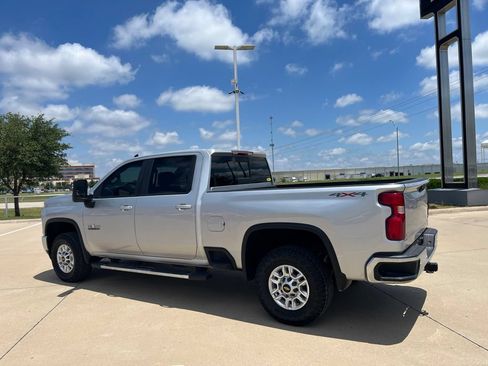 Used 2021 Chevrolet Silverado 2500 LT w/ Texas Edition AWD/4WD image 4