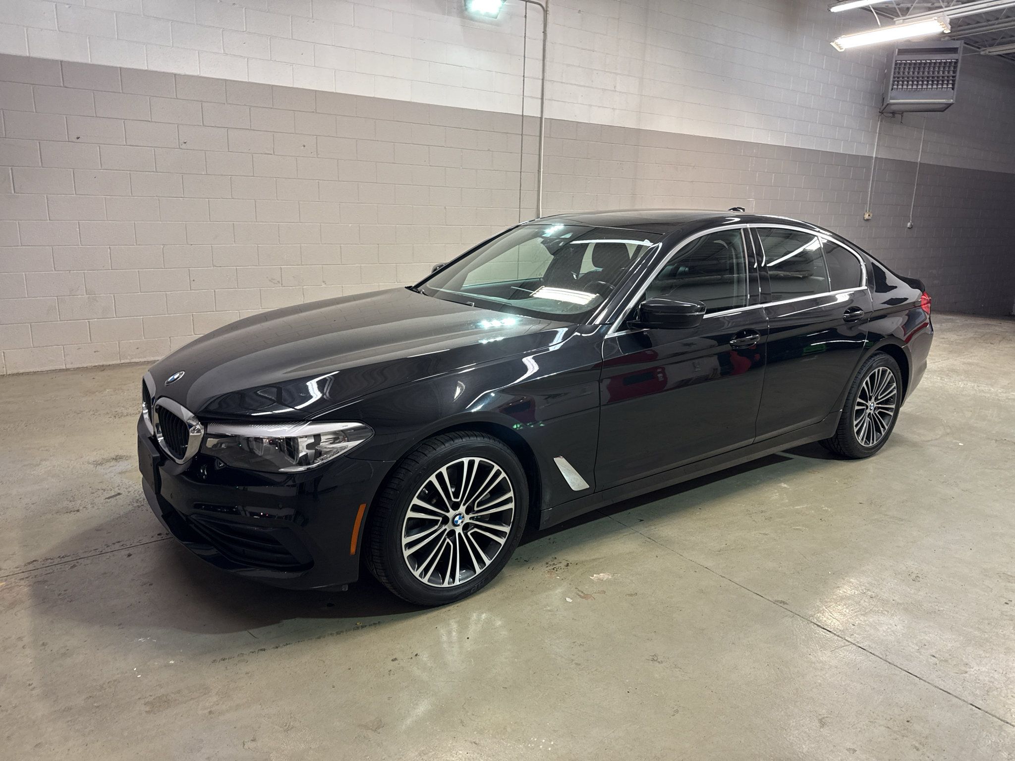 Used 2019 BMW 530i xDrive w/ Convenience Package AWD/4WD image 5