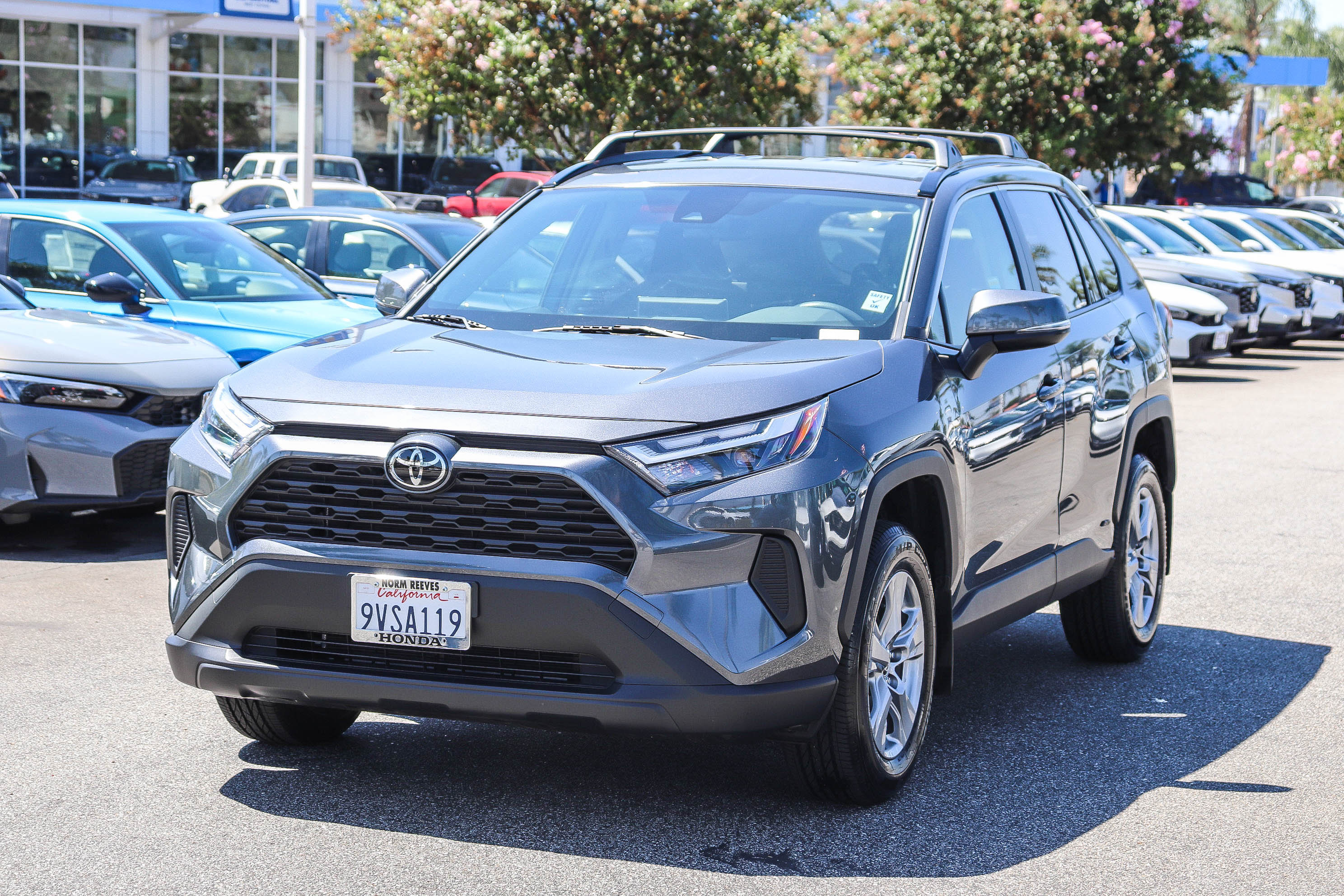 Used 2025 Toyota RAV4 LE AWD/4WD image 3