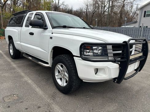 Used 2011 Dodge Dakota Big Horn image 3