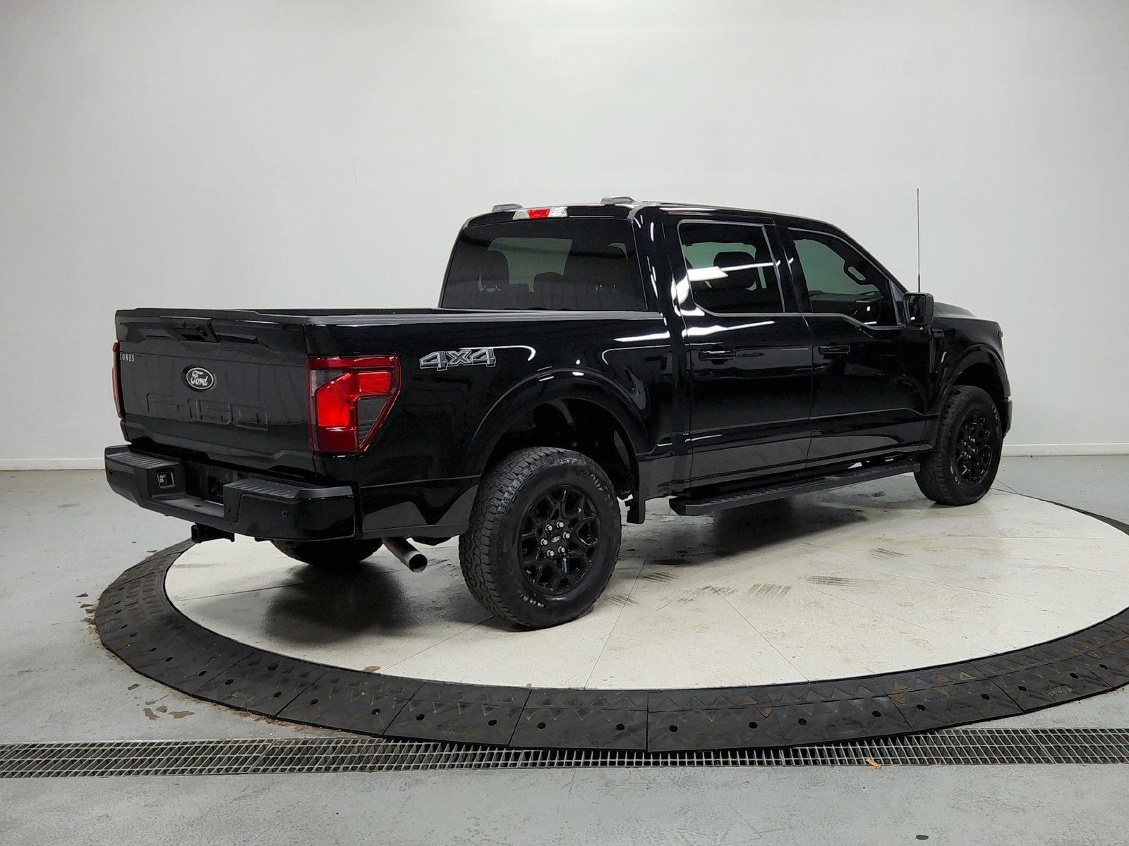 Used 2024 Ford F150 XLT w/ XLT Black Appearance Package AWD/4WD image 8