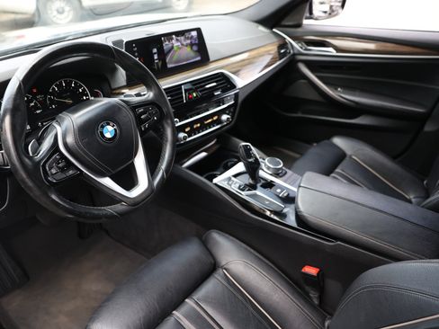 Used 2018 BMW 530i w/ Premium Package RWD image 6