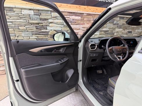 Used 2024 Chevrolet TrailBlazer ACTIV w/ Driver Confidence Package AWD/4WD image 17