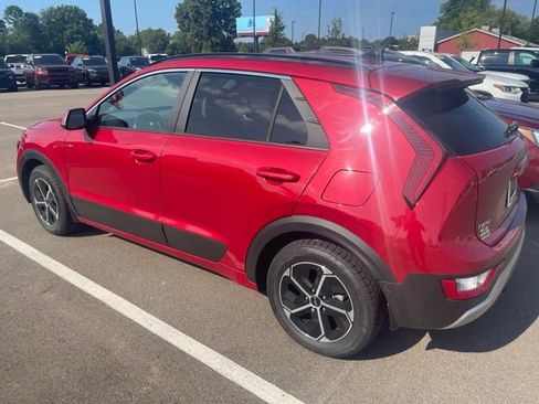 Used 2024 Kia Niro EX FWD image 5