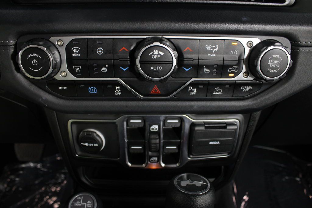 Used 2025 Jeep Wrangler Unlimited Sahara w/ Safety Group AWD/4WD image 6