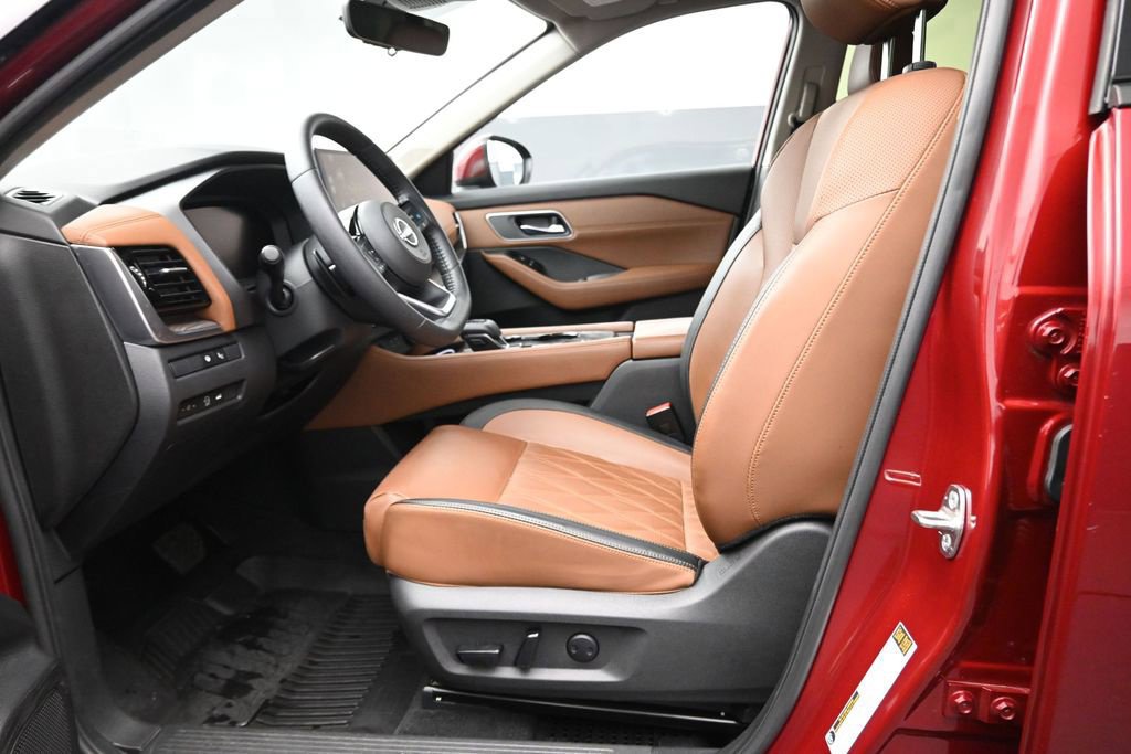Used 2024 Nissan Rogue Platinum w/ Platinum Premium Package FWD image 17