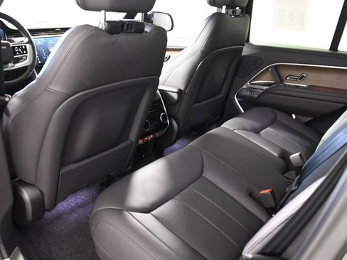 Certified 2025 Land Rover Range Rover SE image 26