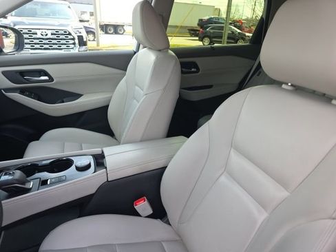 Used 2023 Nissan Rogue SL w/ SL Premium Package image 10