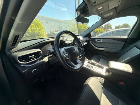 Used 2022 Ford Explorer XLT w/ Equipment Group 202A RWD image 9