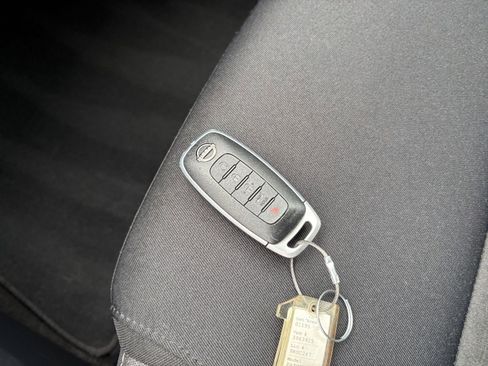 Used 2025 Nissan Pathfinder SV image 21