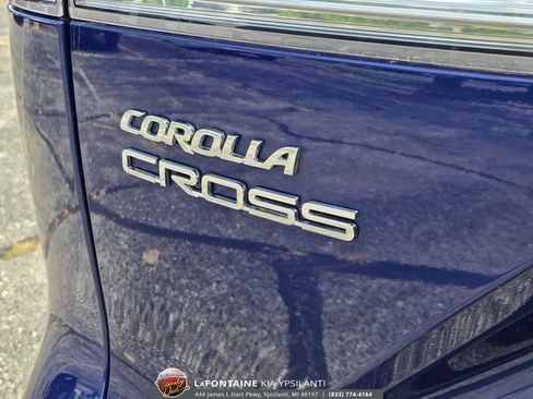 Used 2022 Toyota Corolla Cross LE w/ Moonroof Package AWD/4WD image 10