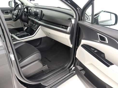 Used 2022 Kia Carnival LX image 14