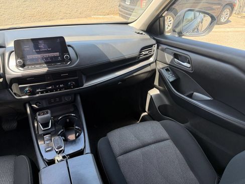 Used 2025 Nissan Rogue SV FWD image 37
