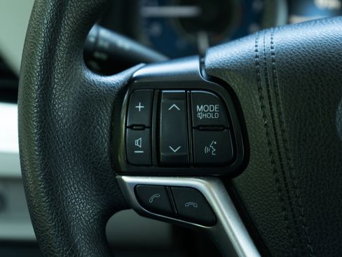 Used 2020 Toyota Sienna L image 21