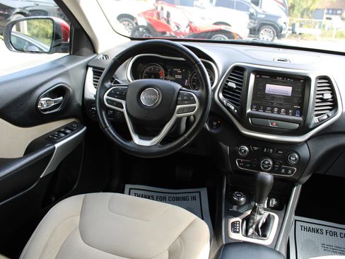 Used 2017 Jeep Cherokee Latitude w/ Comfort/Convenience Group image 11