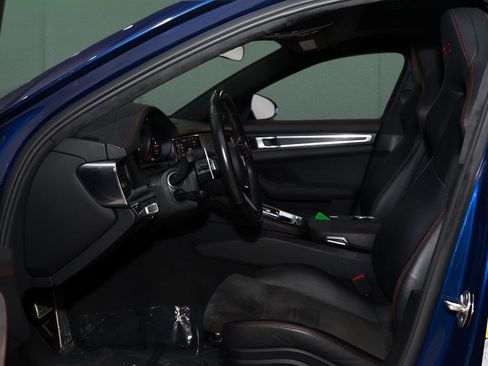 Used 2021 Porsche Panamera GTS w/ Premium Package image 11