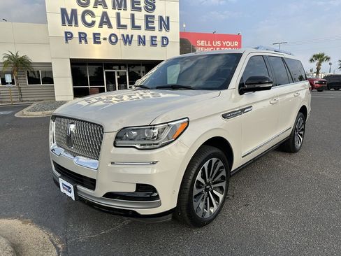 Used 2022 Lincoln Navigator Reserve image 2