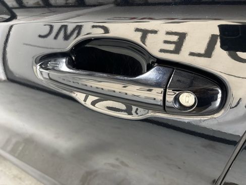 Used 2019 Toyota Highlander XLE image 13