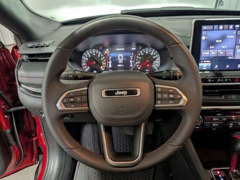 Used 2025 Jeep Compass Trailhawk AWD/4WD image 16