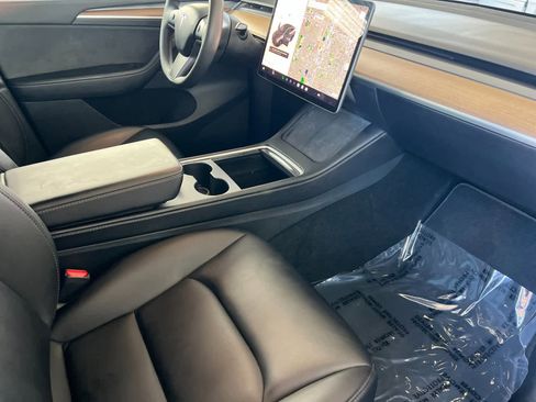 Used 2023 Tesla Model Y Long Range image 17