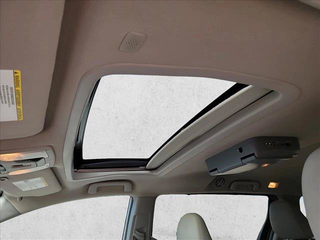 Used 2019 Toyota Sienna XLE w/ XLE Navigation Package FWD image 16