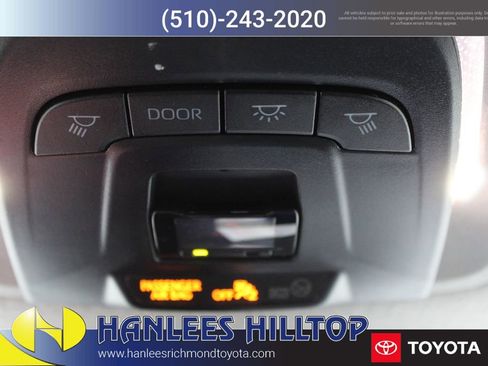 Used 2024 Toyota Corolla Cross XLE image 25