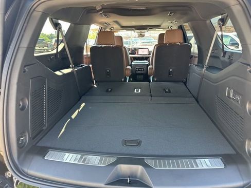 New 2025 Chevrolet Suburban High Country image 15