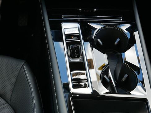 New 2026 Volkswagen Atlas SE image 11