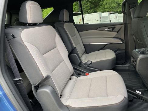 Used 2026 Chevrolet Traverse LT FWD image 35