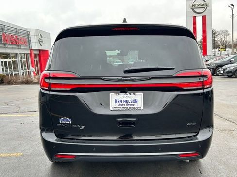 New 2026 Chrysler Pacifica Select w/ S Appearance Package AWD/4WD image 8