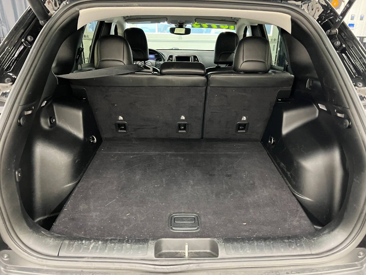 Used 2019 Jeep Cherokee Trailhawk w/ Comfort/Convenience Group AWD/4WD image 12