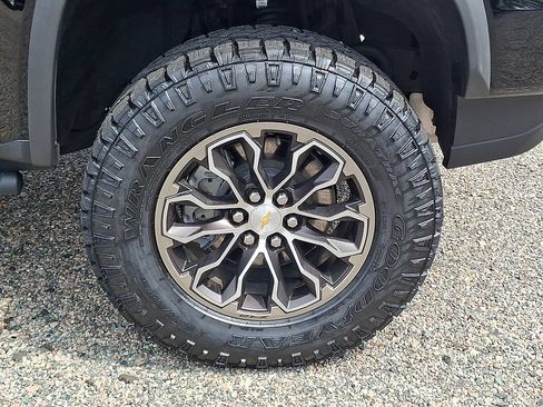 Used 2022 Chevrolet Colorado ZR2 AWD/4WD image 11