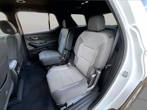 Used 2023 Chevrolet Traverse LT FWD image 18
