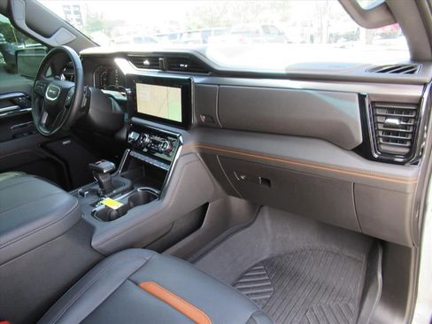 Used 2024 GMC Sierra 1500 AT4 w/ AT4 Premium Package image 11