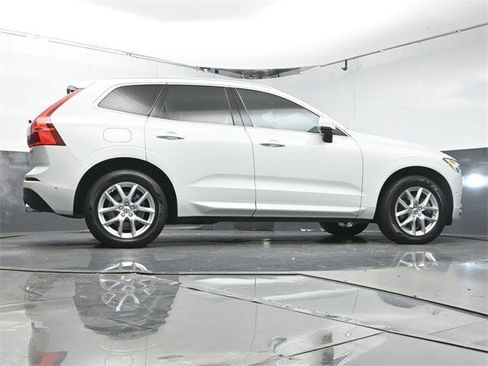 Used 2018 Volvo XC60 T5 Momentum w/ Vision Package image 39