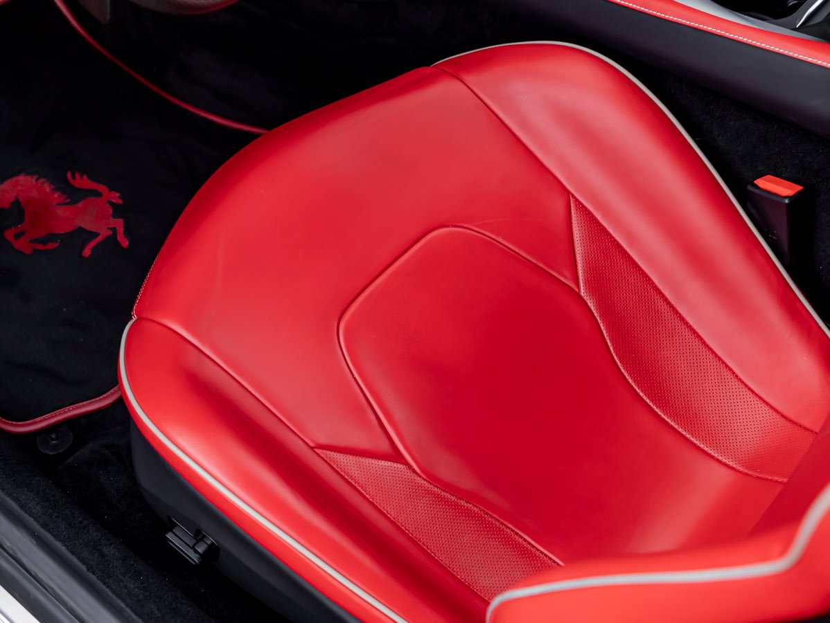 Used 2019 Ferrari Portofino RWD image 18