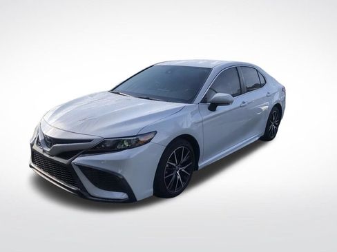 Used 2023 Toyota Camry SE FWD image 2