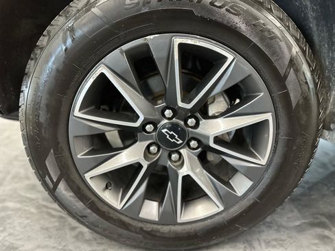 Used 2023 Chevrolet Suburban Z71 w/ Luxury Package AWD/4WD image 9