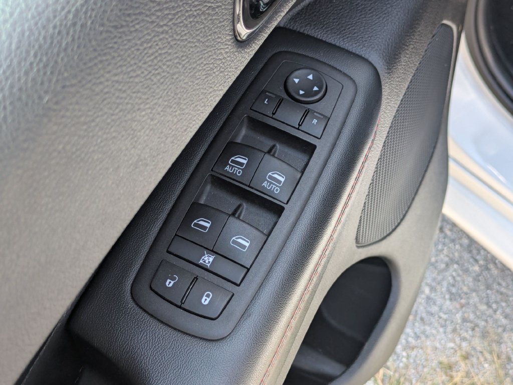 Used 2025 Dodge Durango GT RWD image 14