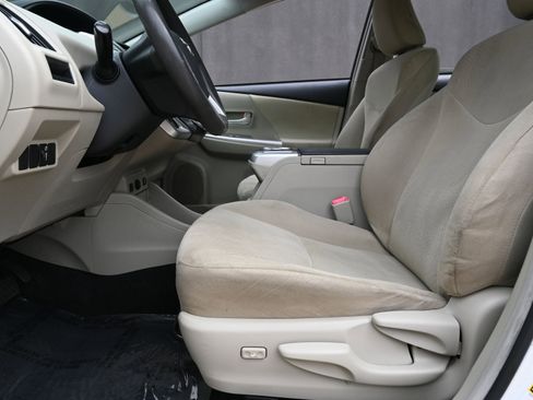 Used 2012 Toyota Prius V Five image 26