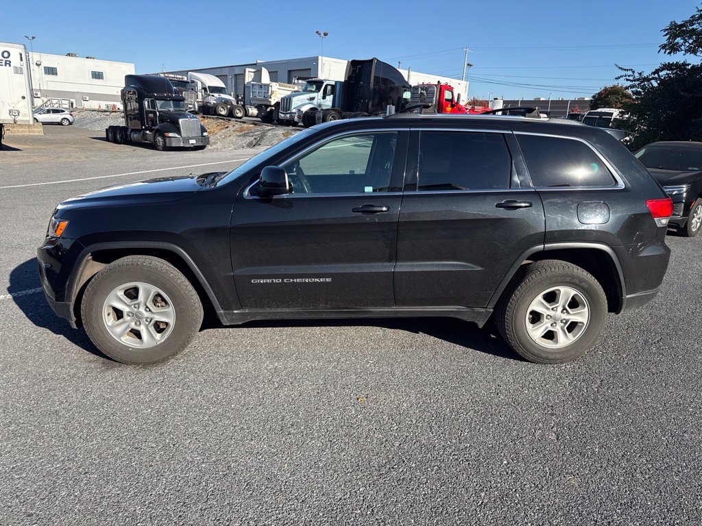 Used 2016 Jeep Grand Cherokee Laredo w/ Quick Order Package 23E AWD/4WD image 2