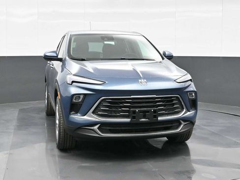 Used 2025 Buick Encore GX Preferred w/ Comfort Package image 2