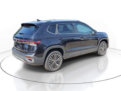 New 2025 Volkswagen Taos SE image 4