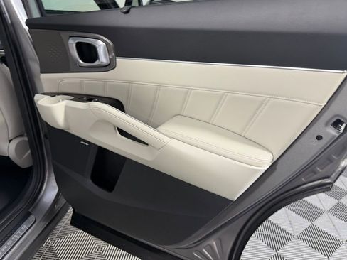 Used 2025 Kia Sorento SX Prestige image 32