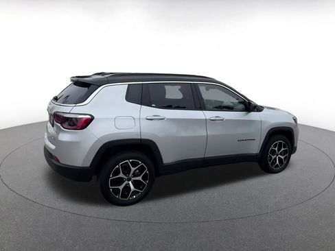 Used 2025 Jeep Compass Limited image 15